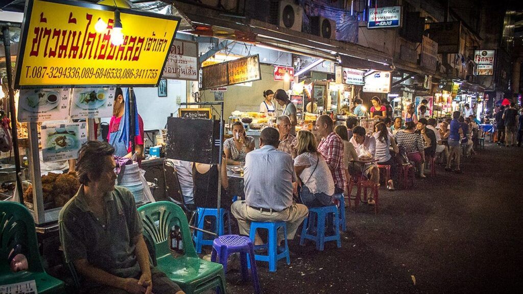 Уличная еда в Бангкоке.